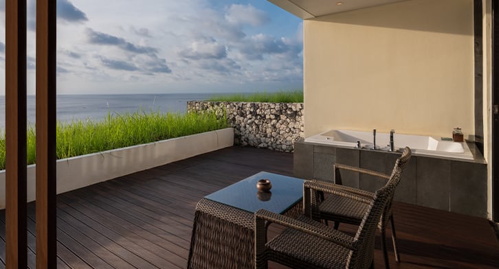 anantara_uluwatu_bali_resort_accomodation_ocean_front_suite_balcony_726x392